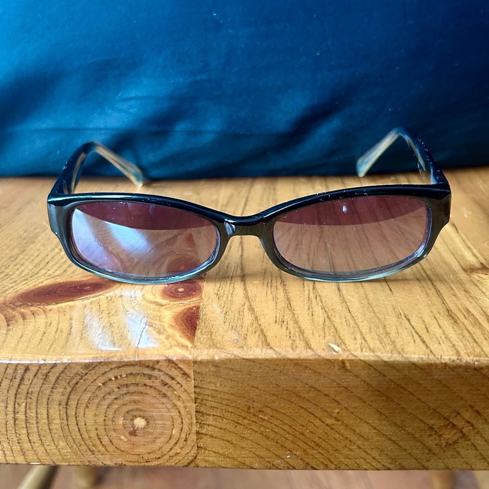 Vibtage 90s Black Rectangular Acetate Framed Sunglasses with Ombré Arms - Picture 7 of 9